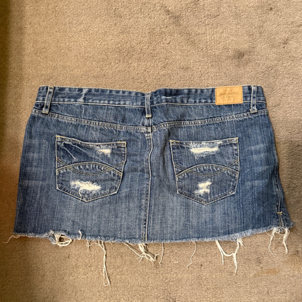 Abercrombie & Fitch Denim Mini Skirt Size 12 Y2K Low Rise Distressed Frayed Hem - Picture 5 of 5